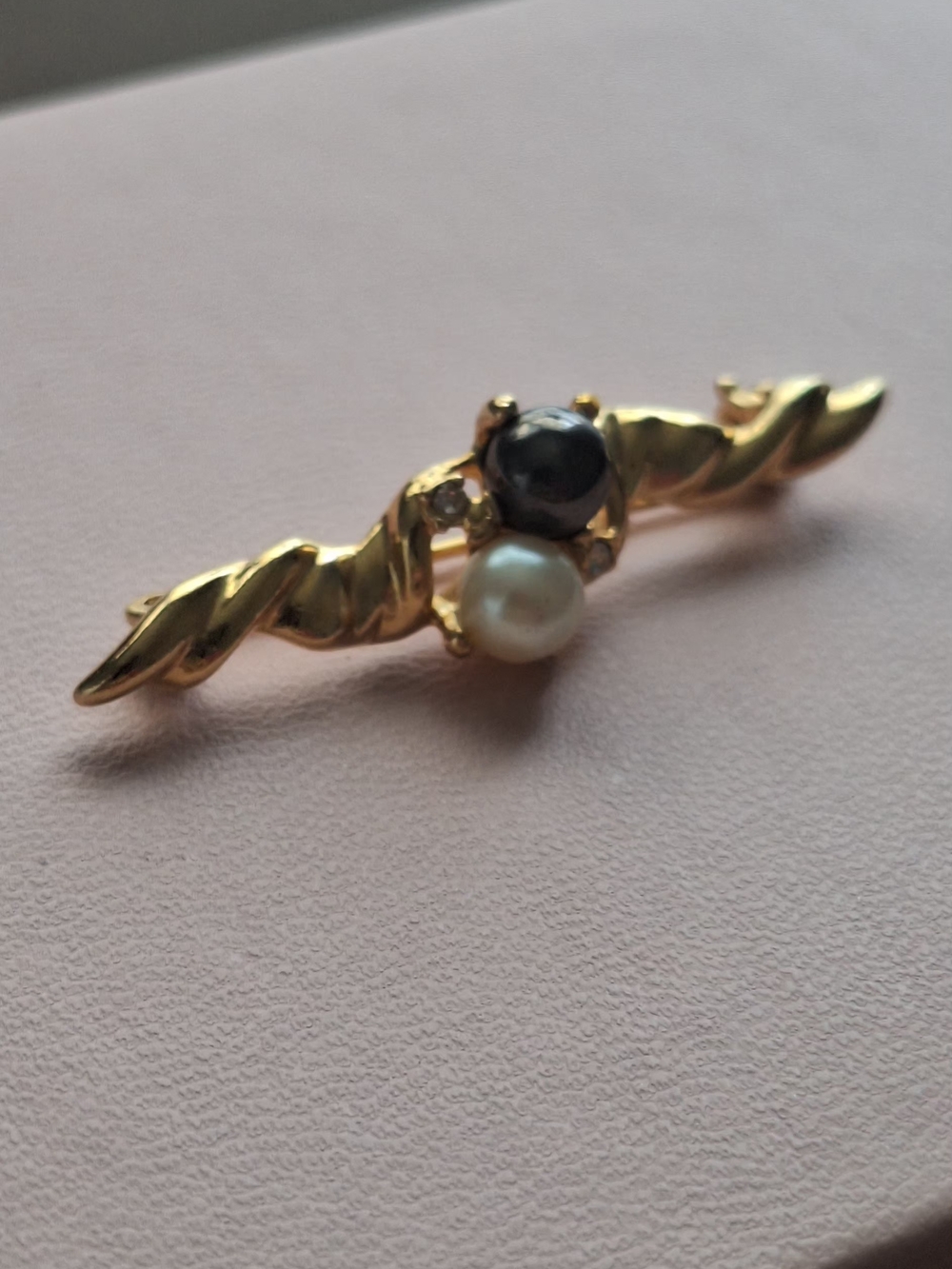 2" 1928 Gold-Tone Brooch with Black and White Pearls